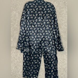 Robert Louise black paisley silk/polyester men’s xl